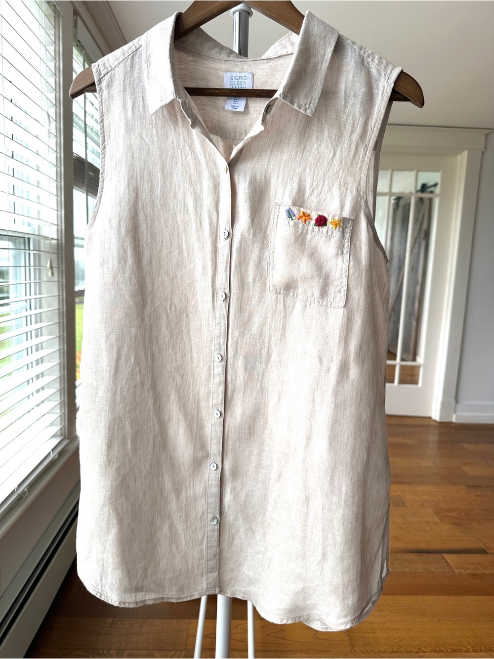 Sigrid Olsen Beige Sleeveless Button-Front Top with Embroidered Pocket, 💯 Linen